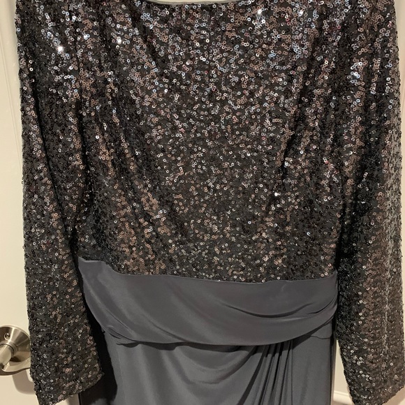 Flattering, comfortable Mother-of-the-Bride/Groom column gown in gray. - Picture 5 of 11